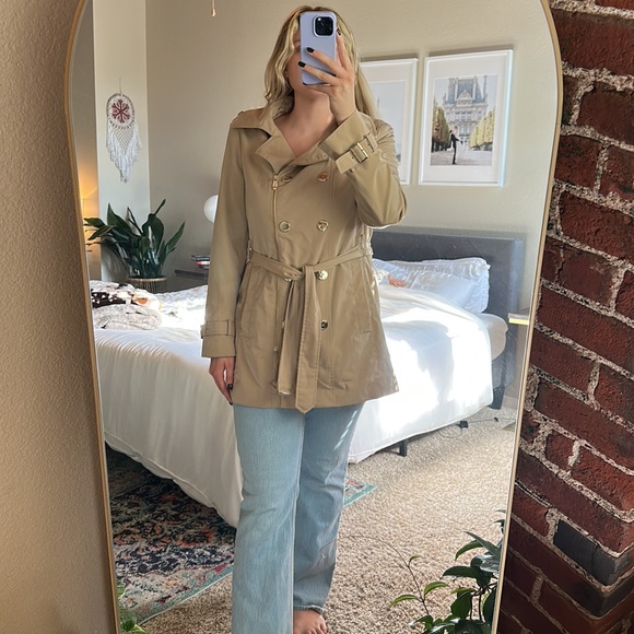 Calvin Klein Belted Trench Coat with Hood | Size medium | Tan color - Picture 13 of 17
